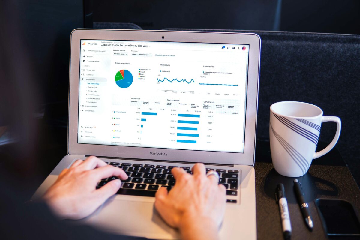 Google's AI Just Stole Your Webshop Traffic. Here's How We Help You Take It Back. 2 Webshop Performance by myriam-jessier-eveI7MOcSmw-unsplash